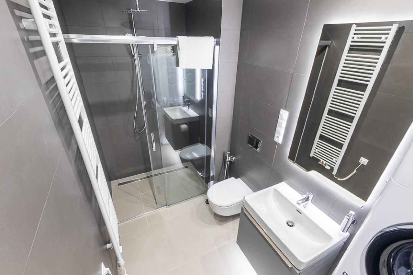 Apartment 4 Room, 2 Bath, Parking ปราก ภายนอก รูปภาพ